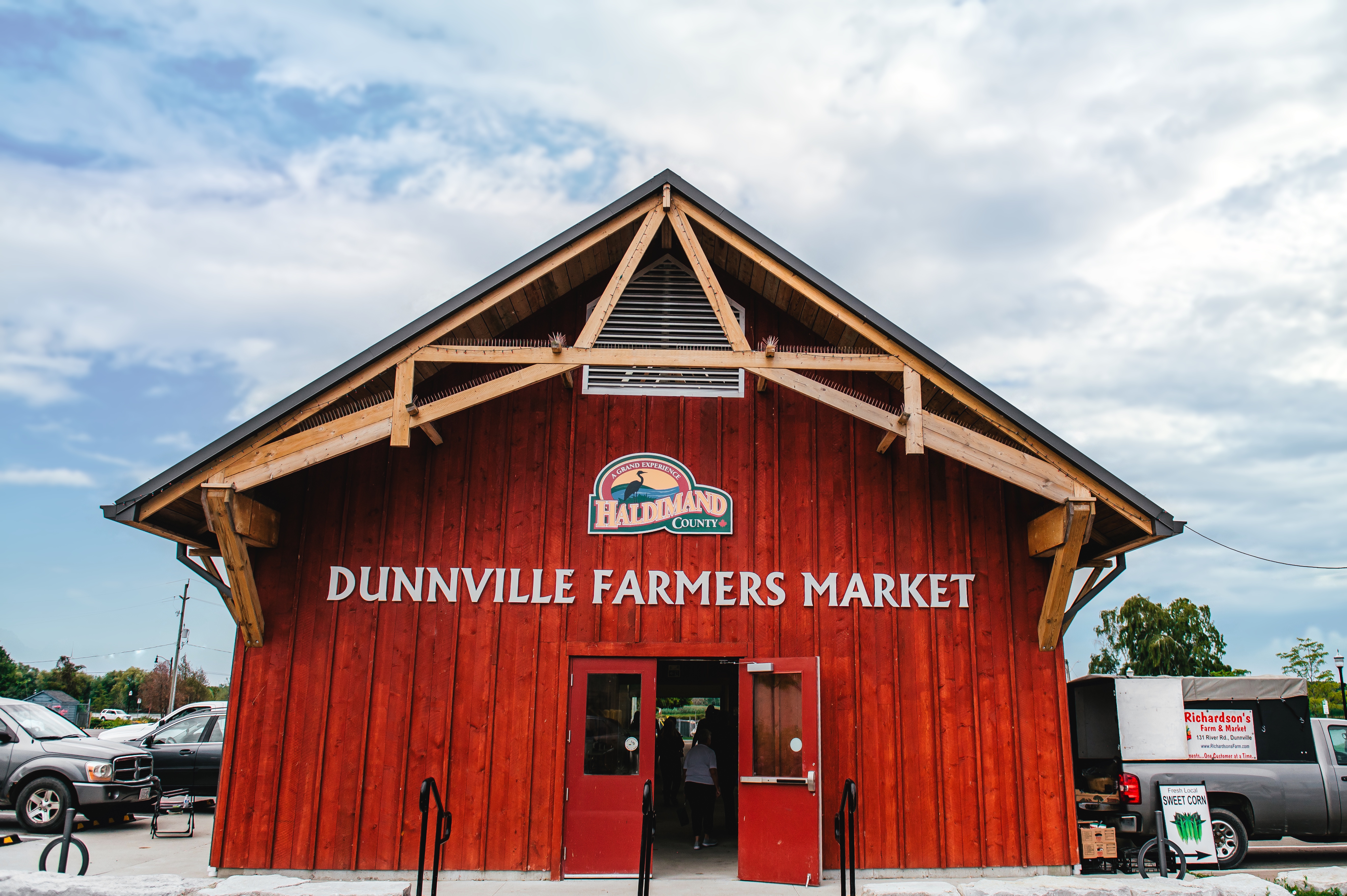 Front of a red barn with dunnville farmers market on it 